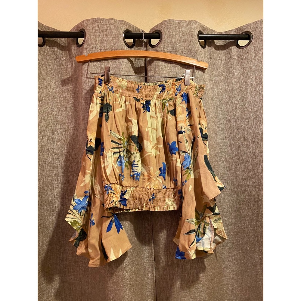 LIKE NEW ASTR Off the Shoulder Floral Top